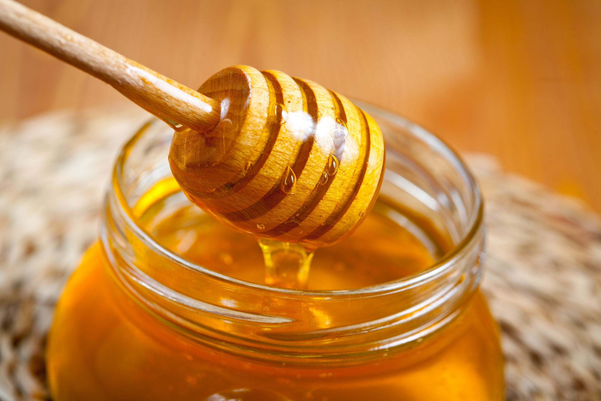 Honey to cure tickle in the throat