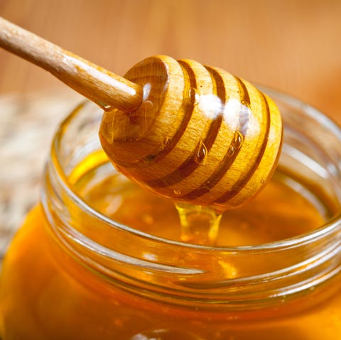 12 Amazing Beauty Uses For Honey To Benefit Skin, Hair, and Nails