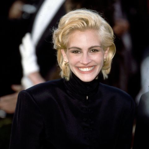 Julia Roberts Cut Her Hair Into A Tousled Lob Her Shortest Cut In