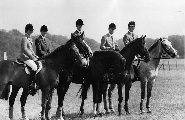 8 juli 1976 det brittiska ryttarlaget vid de olympiska spelen i Montreal från vänster lucinda prior palmer, prinsessan anne, richard meade, hugh thomas och kapten mark phillips photo by central pressgetty images