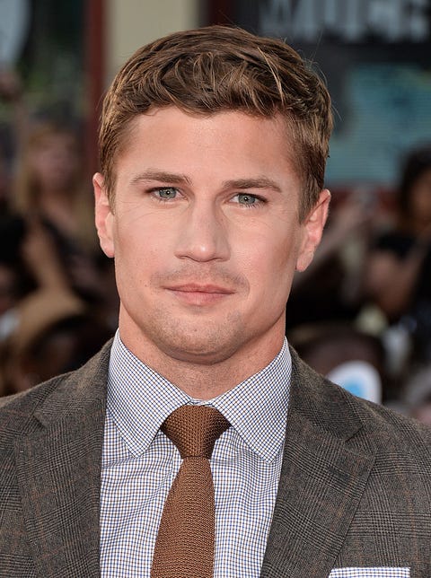 Hair, Face, Hairstyle, Eyebrow, Chin, Forehead, White-collar worker, Suit, Premiere, Brown hair, Hair, Face, Hairstyle, Eyebrow, Chin, Forehead, White-collar worker, Suit, Premiere, Brown hair,