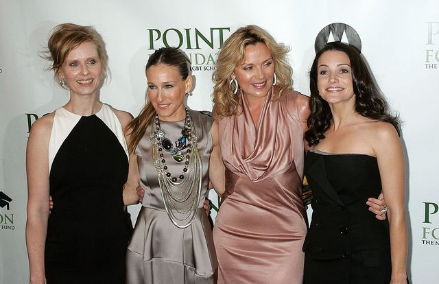 actors cynthia nixon, sarah jessica parker, kim cattrall and kristin davis arrive at point foundation honors the arts at capitale on april 7, 2008 in new york city photo by jim spellmanwireimage