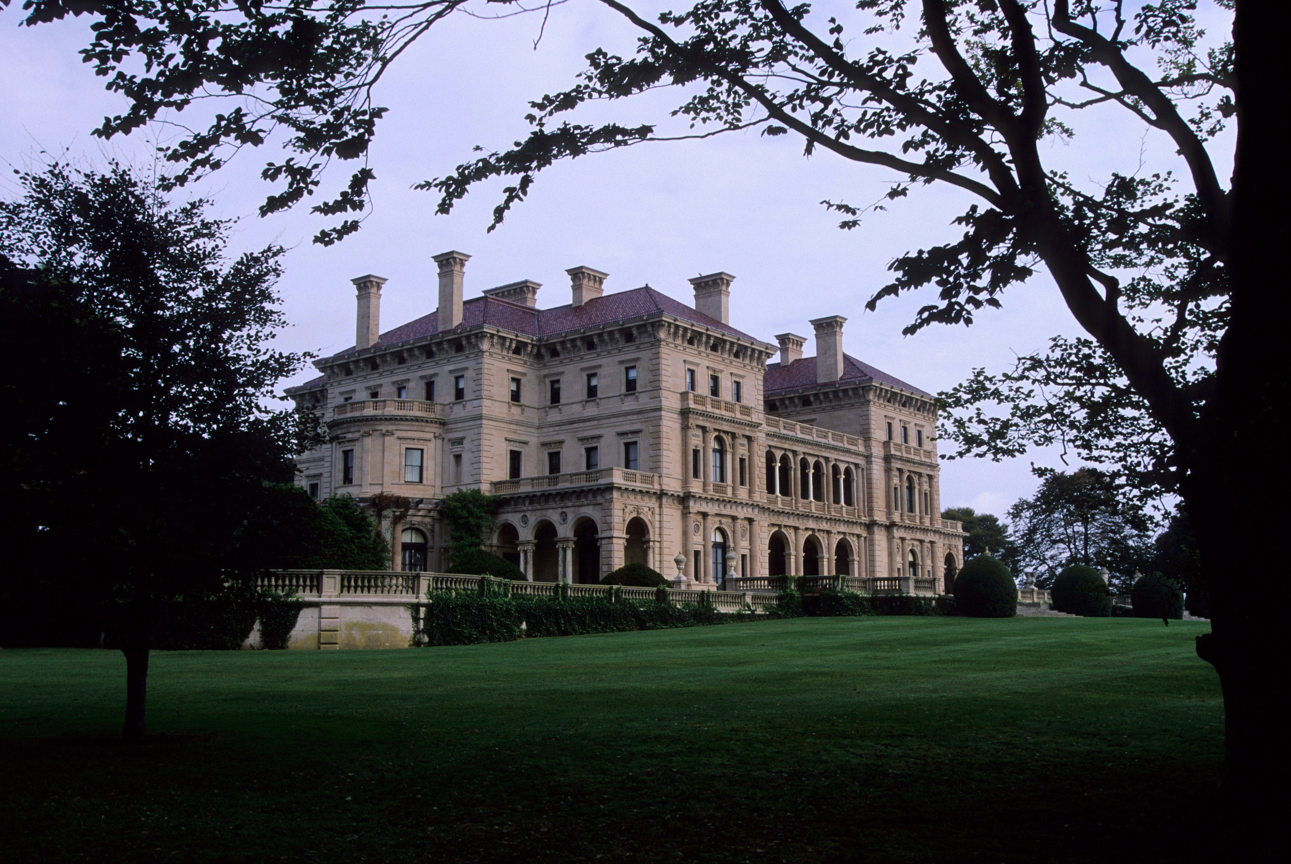 Finca, Mansión, Edificio, Punto de referencia, Casa, Árbol, Arquitectura, Casa señorial, Casa solariega, Hierba, 