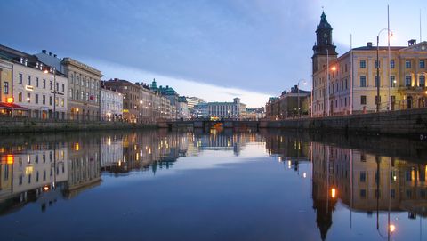 Body of water, Reflection, Waterway, Water, Sky, Canal, River, Town, Night, City, 