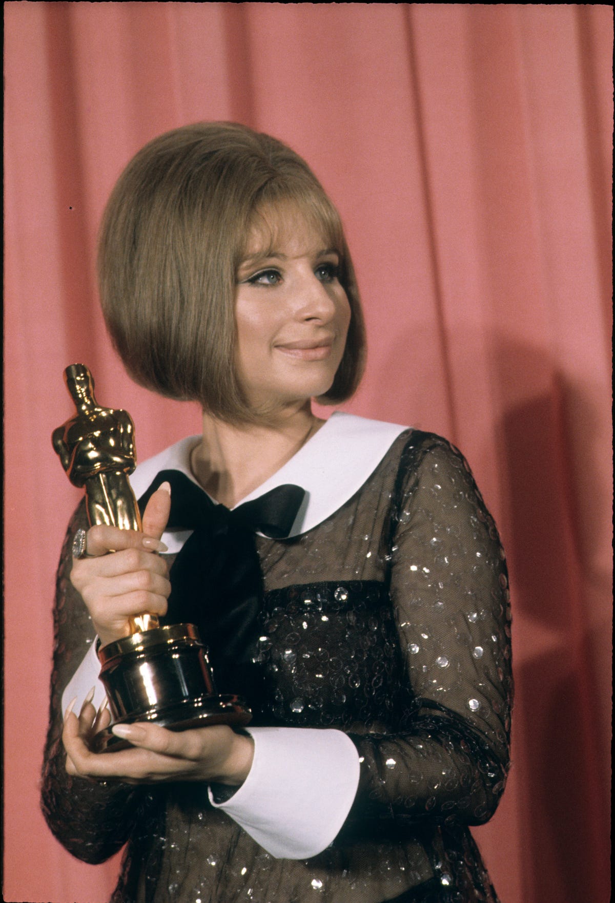 Katharine Hepburn Barbra Streisand Oscar Tie Remember When Katharine Hepburn And Barbra Streisand Tied At The Oscars