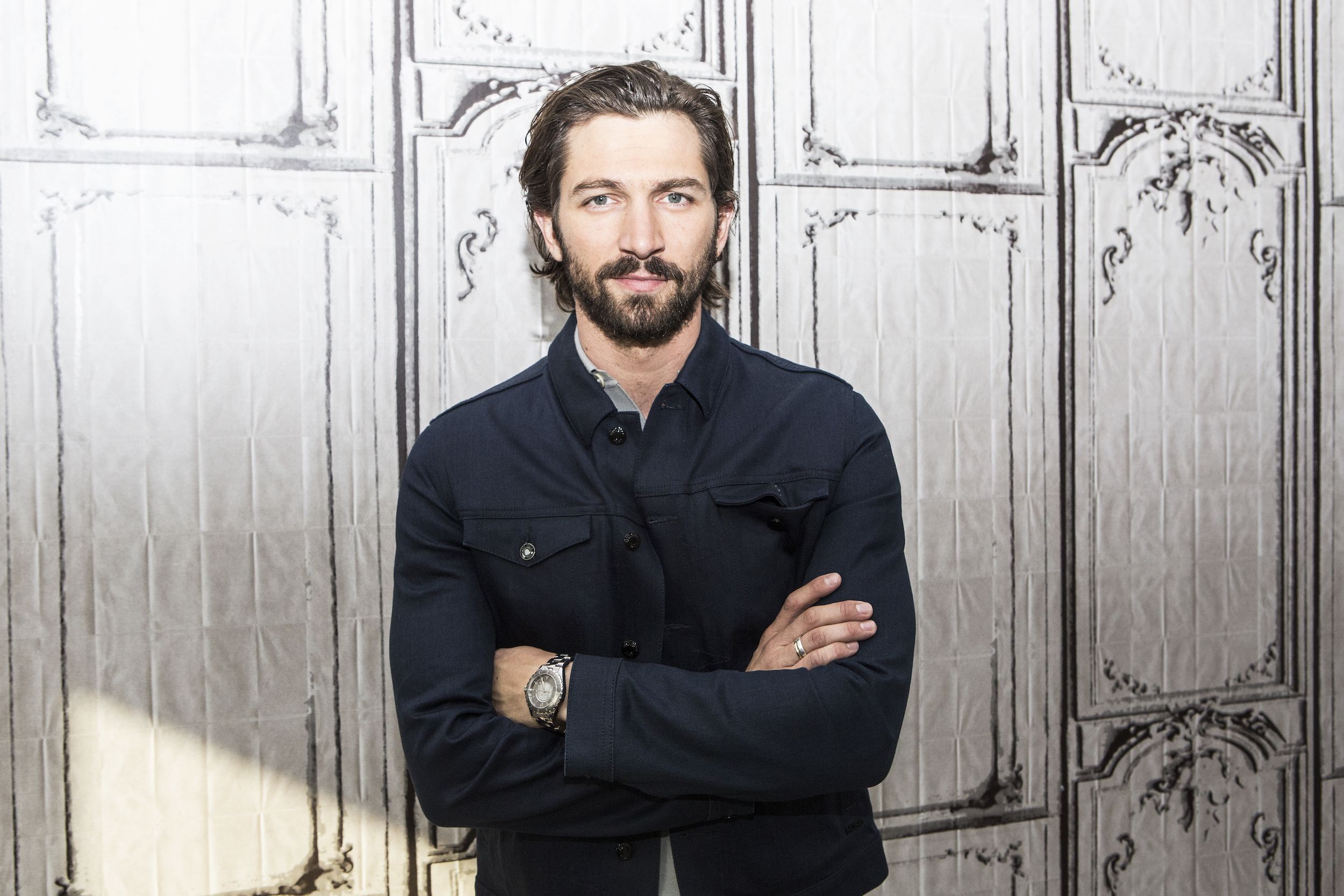 Michiel Huisman celebheights