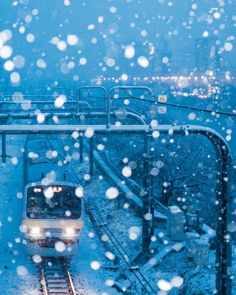 Blue, Transport, Winter, Electricity, Line, Urban area, Rolling stock, Freezing, Electrical network, Electrical supply, 