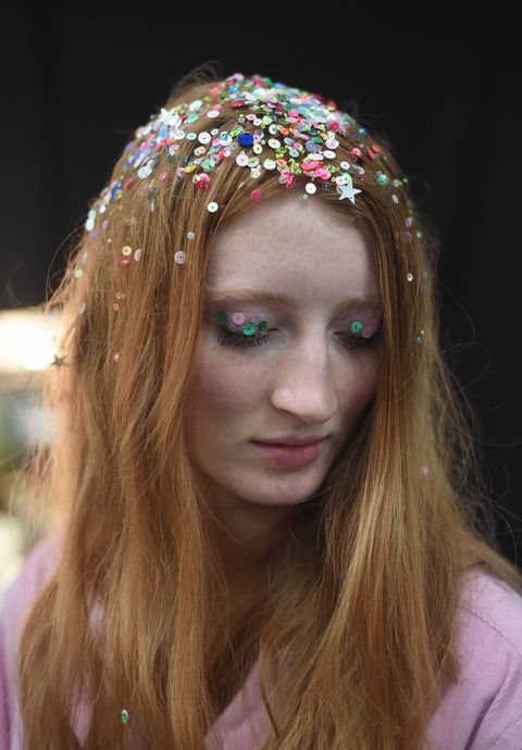 Festival Hair Glitter Styles - How To Do Glitter Roots