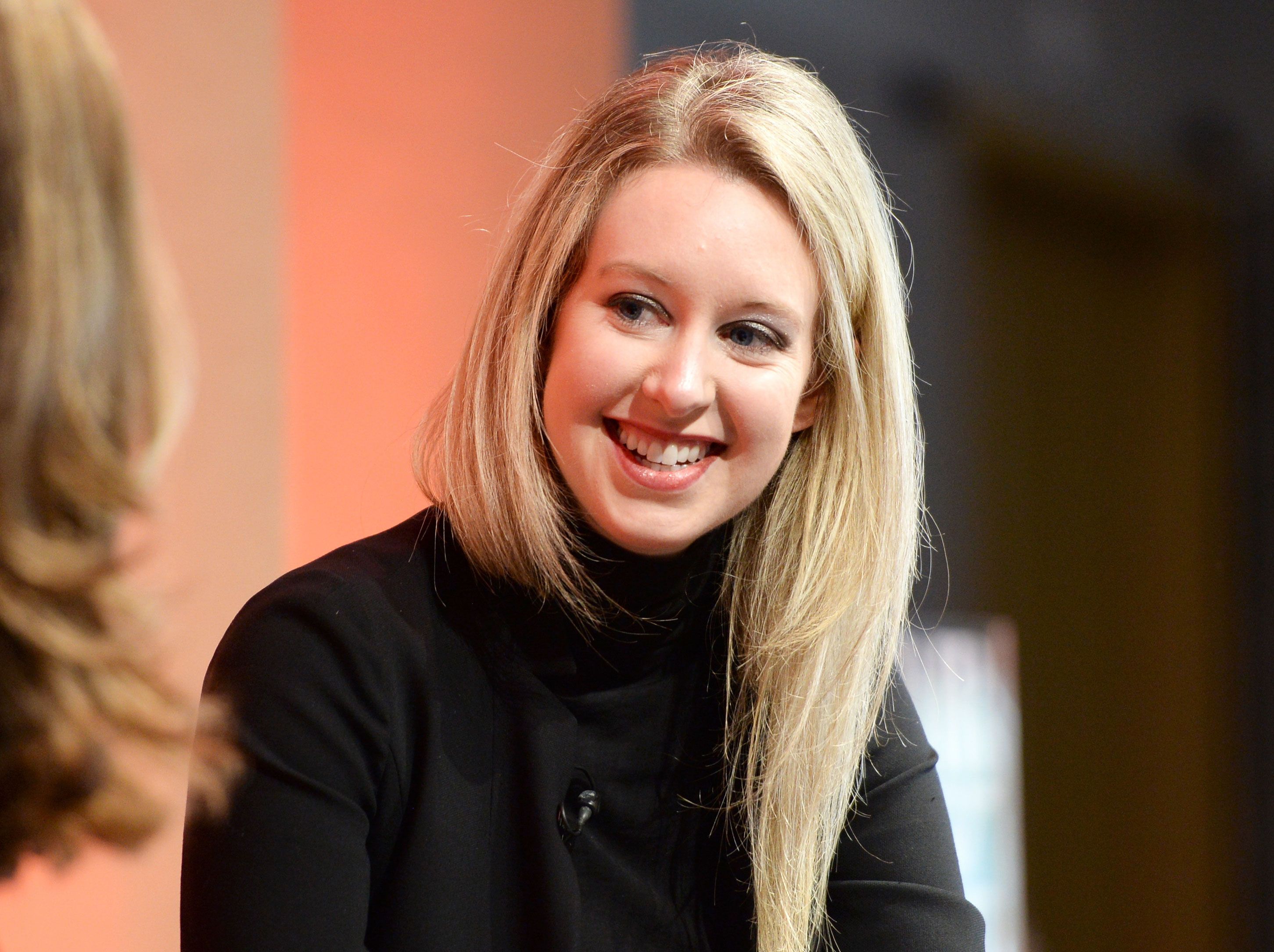Санни Балвани Theranos. Элизабет Содерстром. Американская миллиардерша. Элизабет Келли министр здравоохранения 2022 фото.
