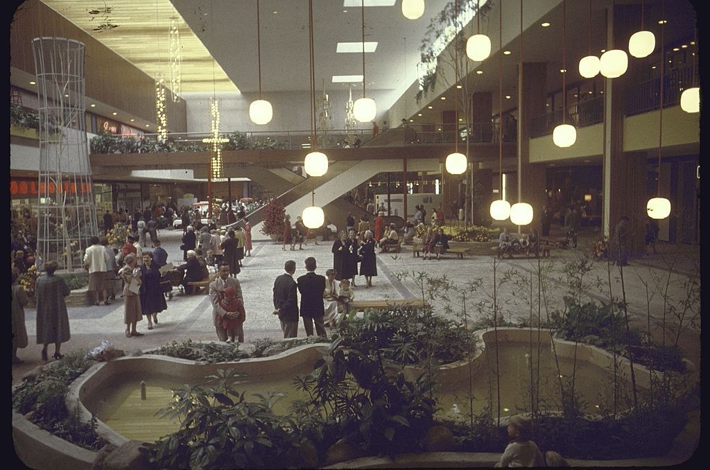 Here's What Malls Have Looked Like Through The Years, From The '50s ...