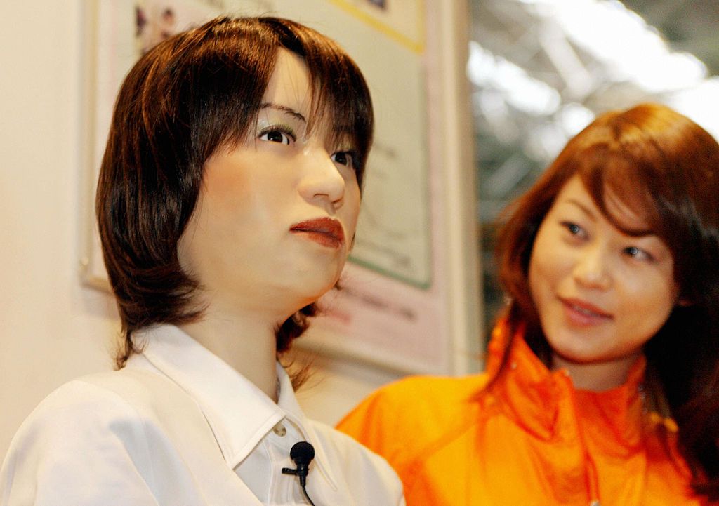 A humanoid robot "Actroid", 1.58m in hei
