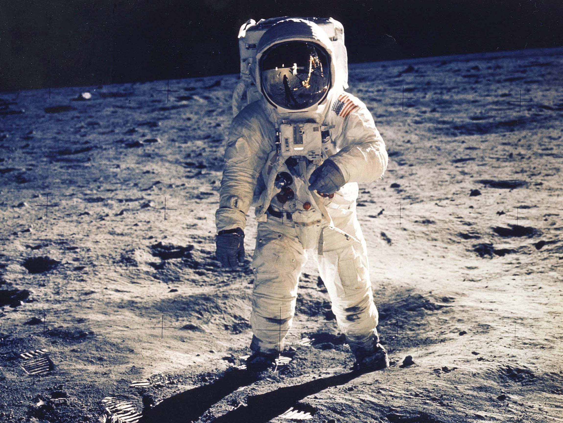 アポロ11号月面着陸ミッション、心を打つ写真の数々