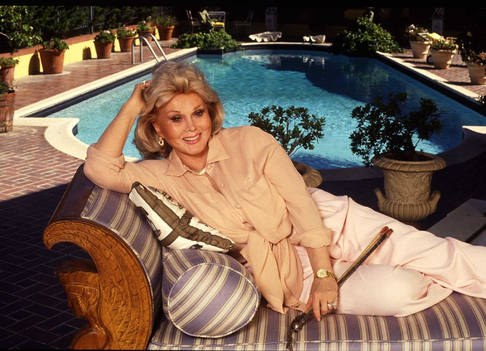 stor redaktionelle Arab Zsa Zsa Gabor's Fabulous Estate Will Go To Auction - Zsa Zsa Gabor  Collectibles