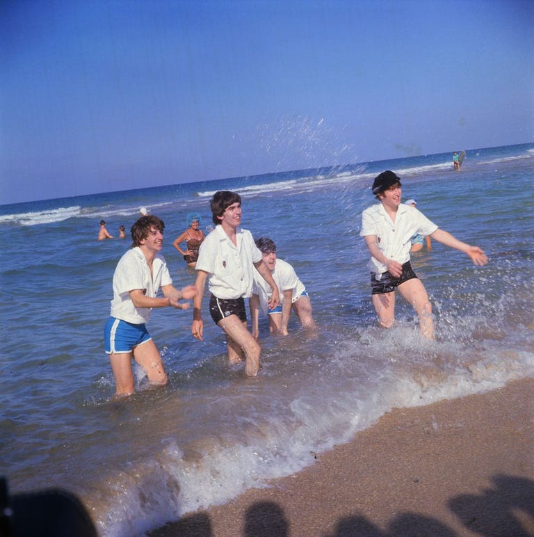 40 Vintage Photos of Celebrities at the Beach