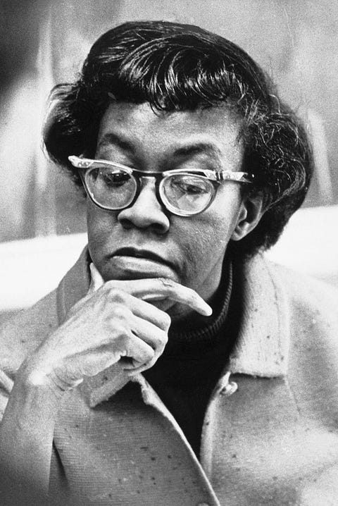 Les années 50 : Retour sur 54 évènements marquants 5 original caption 82772 chicago, il curious words, these im rather old, you know, and inarticulate coming from pulitzer prize winning poetess gwendolyn brooks, as she stirred a cup of black coffee during recent interview now 55, miss brooks is the poetess with the sad humor of the street a haughty black queen whose lines range from low blues and funeral chants to the high laughter of the city shes shown here in an undated photo placed in ny files in 1972