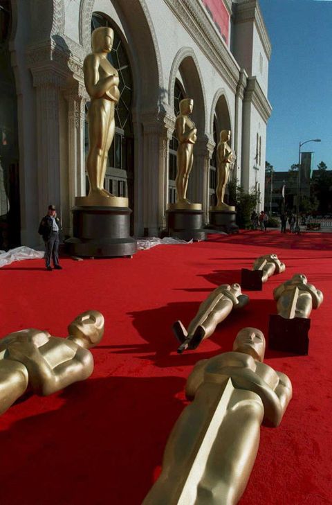 los angeles, united states  oscar statues lie on the red carpet outside the entrance 25 march to the shrine auditorium, where celebrities will arrive for the the 67th annual academy awards 27 march  the award ceremony will be hosted by late night us television personality david letterman  afp photo photo credit should read mike nelsonafp via getty images