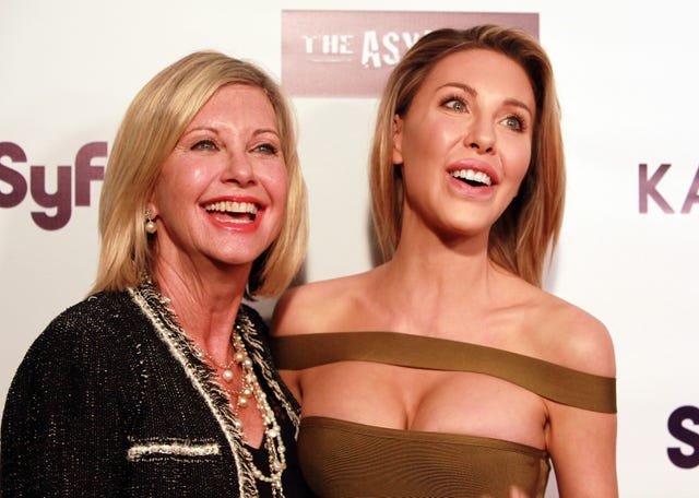 los angeles, california april 01 singersmother daughter olivia newton john l and chloe lattanzi attend the premiere of syfys dead 7 at harmony gold on april 1, 2016 in los angeles, california photo by david livingstongetty images