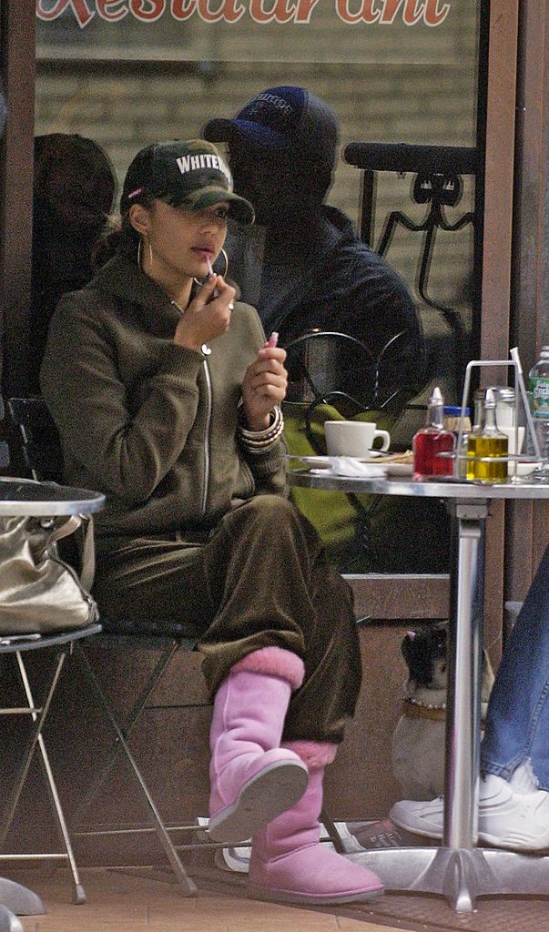 new york   october 21  actress jessica alba l sits at a restaurant october 21, 2005 in new york city  photo by mario magnanigetty images