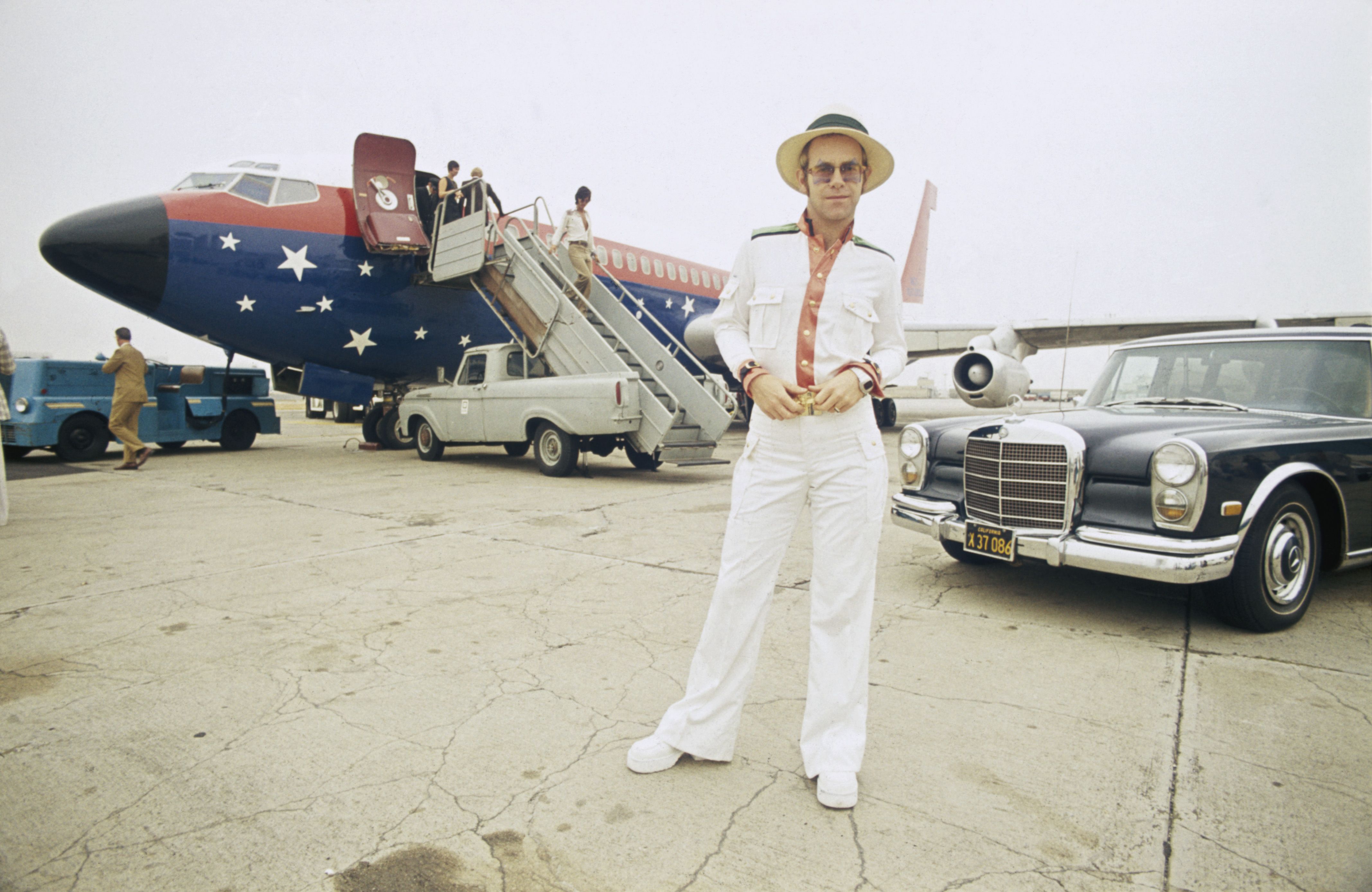 Fotos de famosos en aeropuertos durante la década de los 70