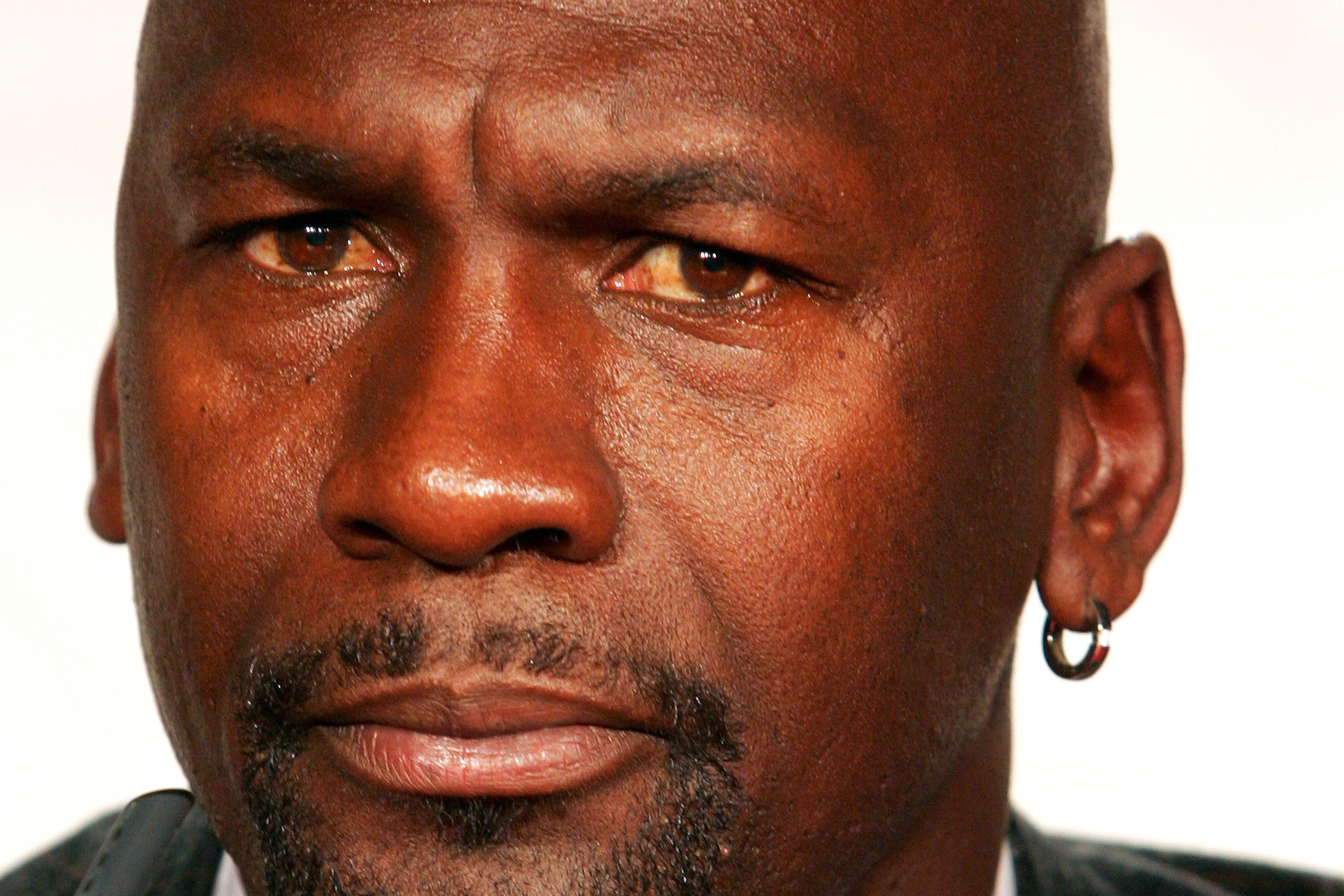 why is michael jordan eyes yellow
