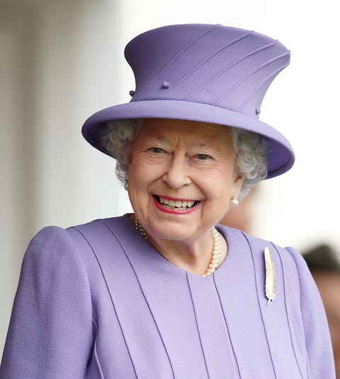 Queen Elizabeth's Best Fashion Looks - The Queen's Classic Outfits