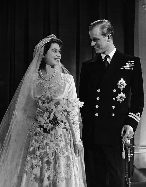 prenses elizabeth, daha sonra kraliçe elizabeth ii, Edinburgh dükü kocası phillip ile birlikte, düğün gününde, 20 Kasım 1947 fotoğraf © hulton deutsch collectioncorbiscorbis getty images aracılığıyla