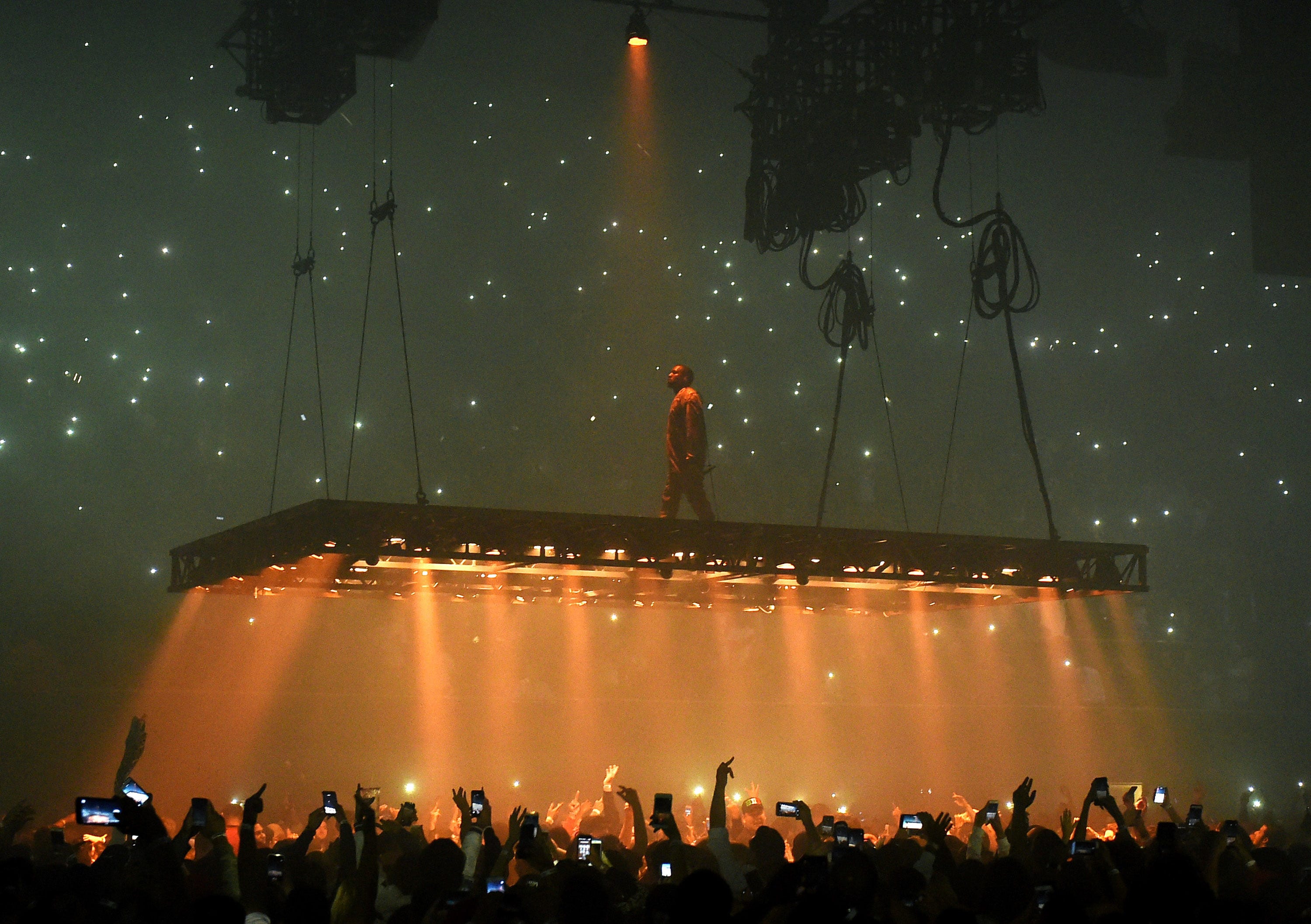 Kanye West Cuts Concert Short After Losing His Voice - Saint Pablo Tour