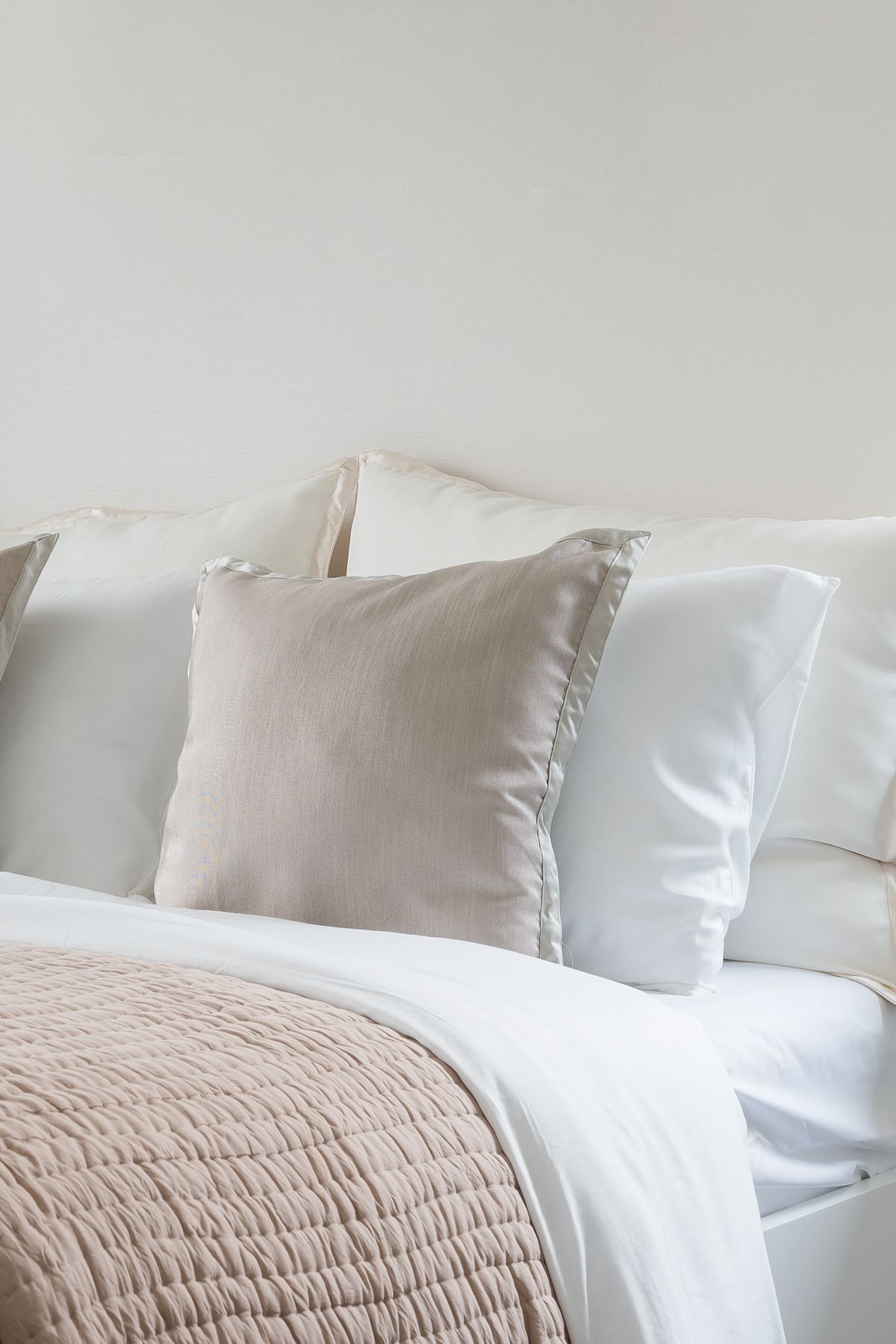 寝室をよりラグジュアリーに見せるための10の簡単な方法 Elle Decor