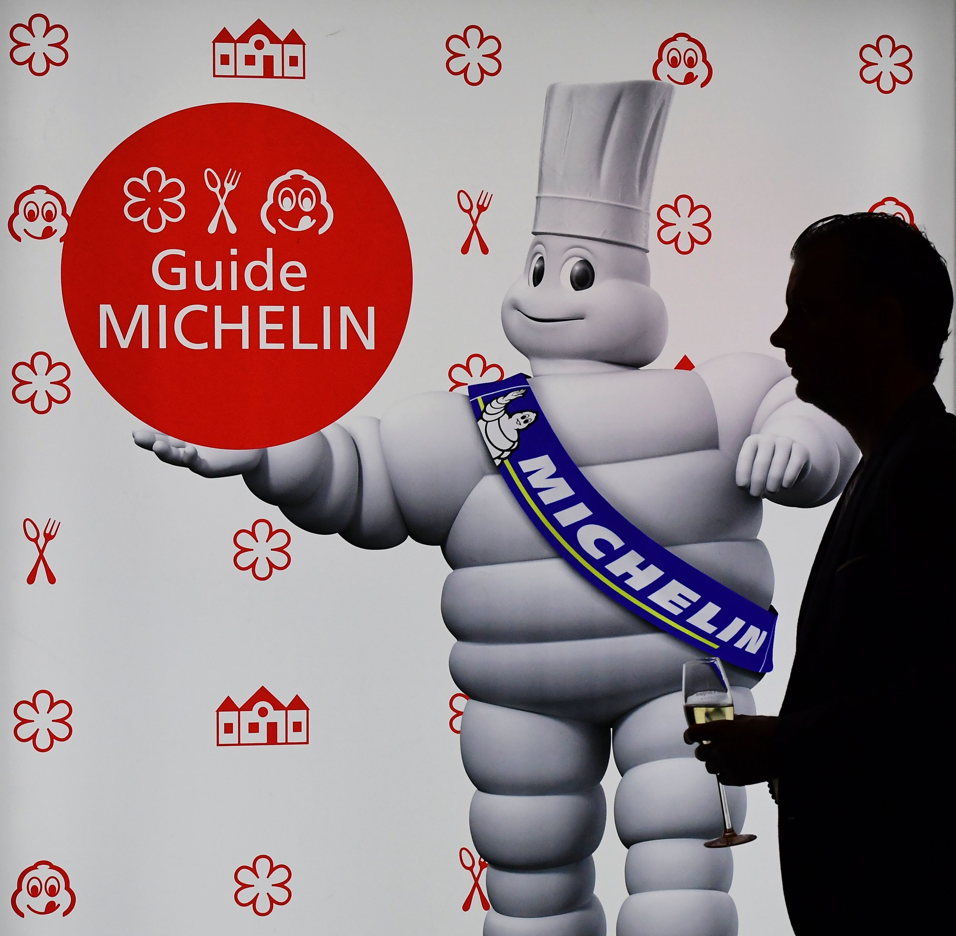 Как получить звезду мишлен. Michelin 2022. Рестораны с тремя звездами Мишлен. Гид Мишлен. Гид Мишлен логотип.