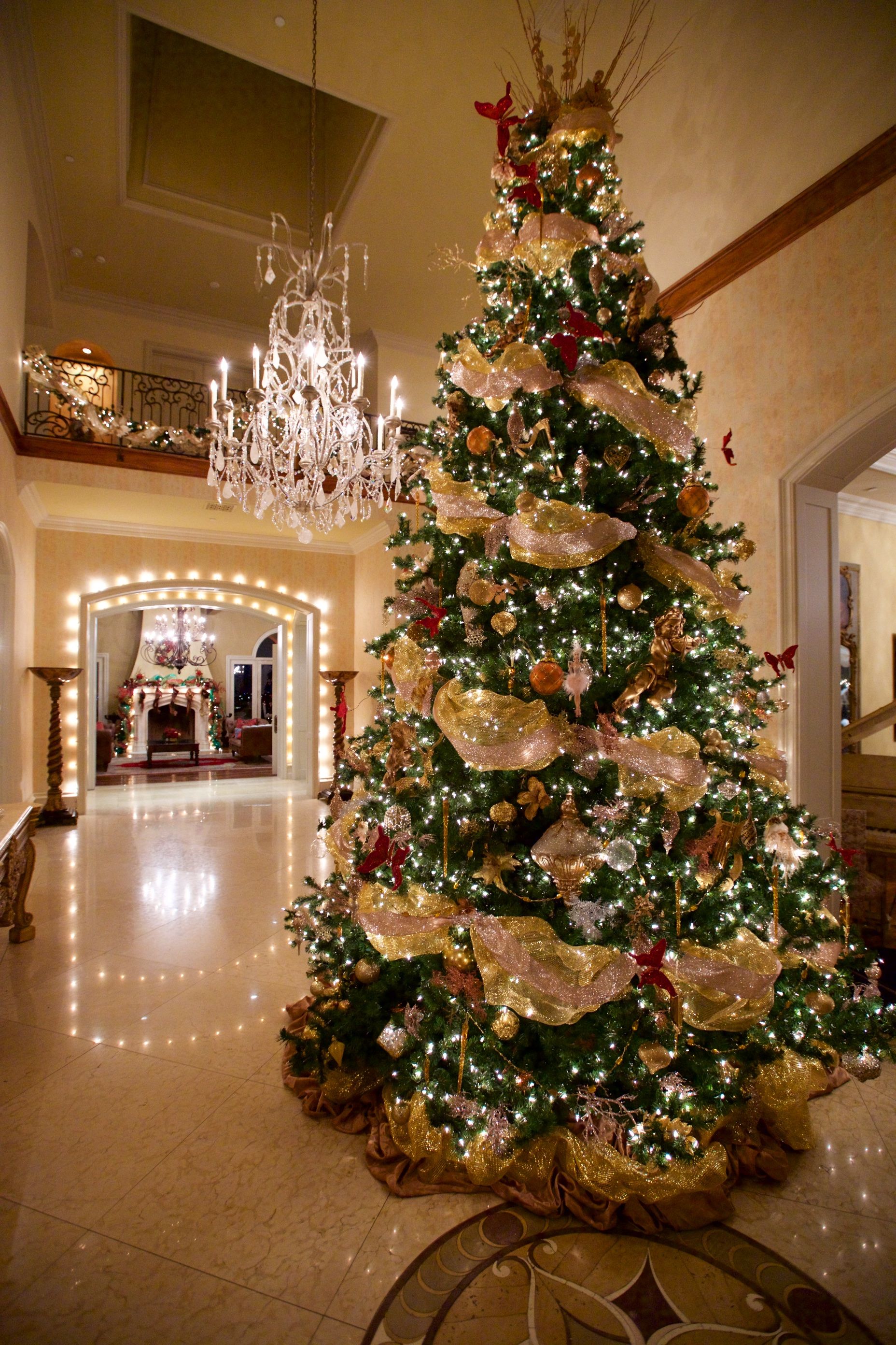 60+ Stunning Christmas Tree Ideas   Best Christmas Tree Decorations
