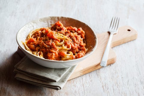 Spelt whole grain spaghetti with vegan Bolognese made of green spelt and sunflower seed