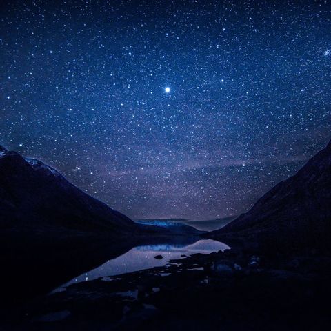 Amateur Photographer Captures Stunning Aurora Borealis Over Loch Lomond