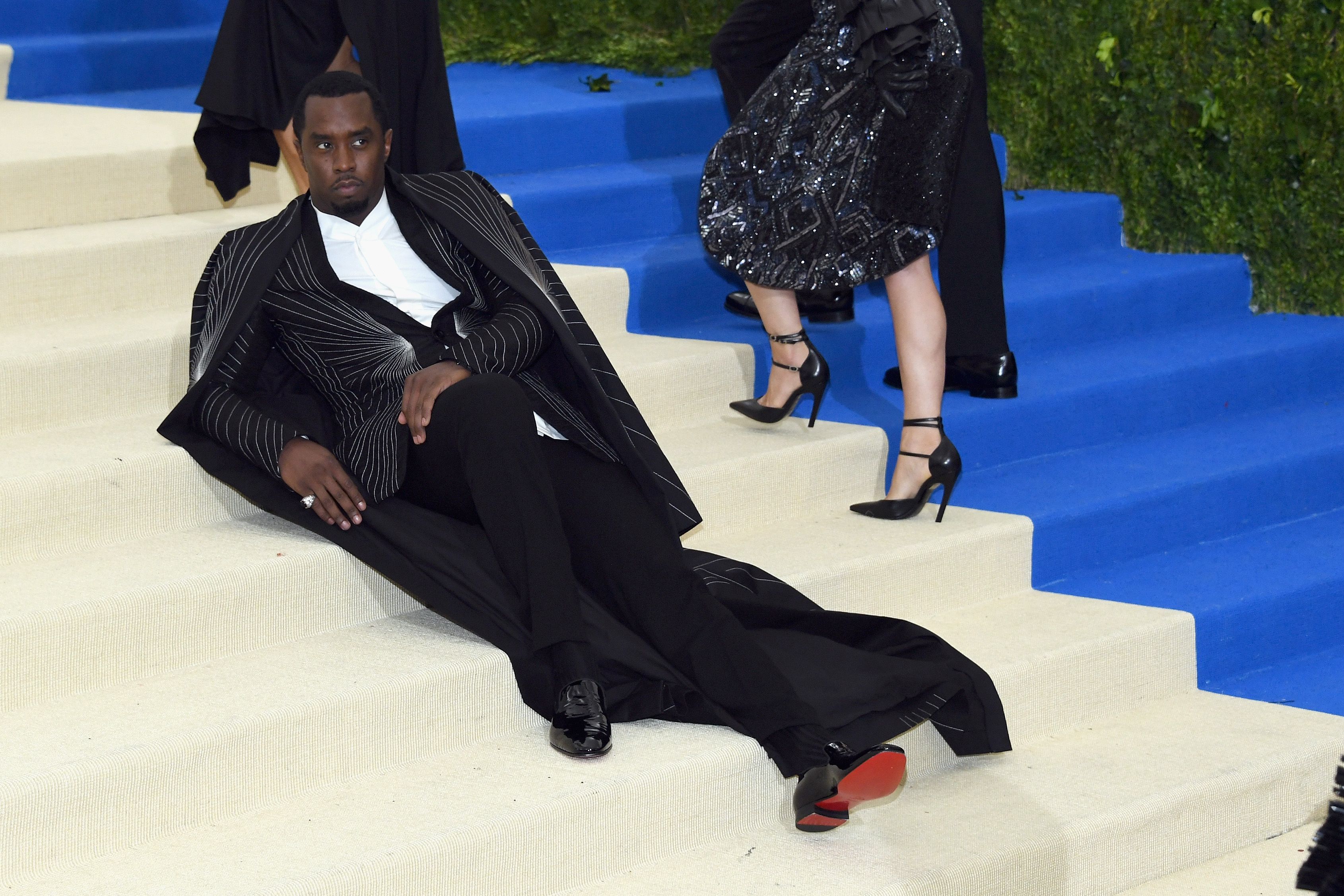 P Diddy Randomly Started Lounging In The Middle Of The Met Gala Red