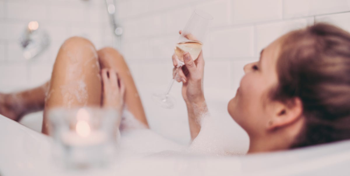 Hot Bath Benefits - 8 Reasons Why Hot Baths Are Good For Your Health