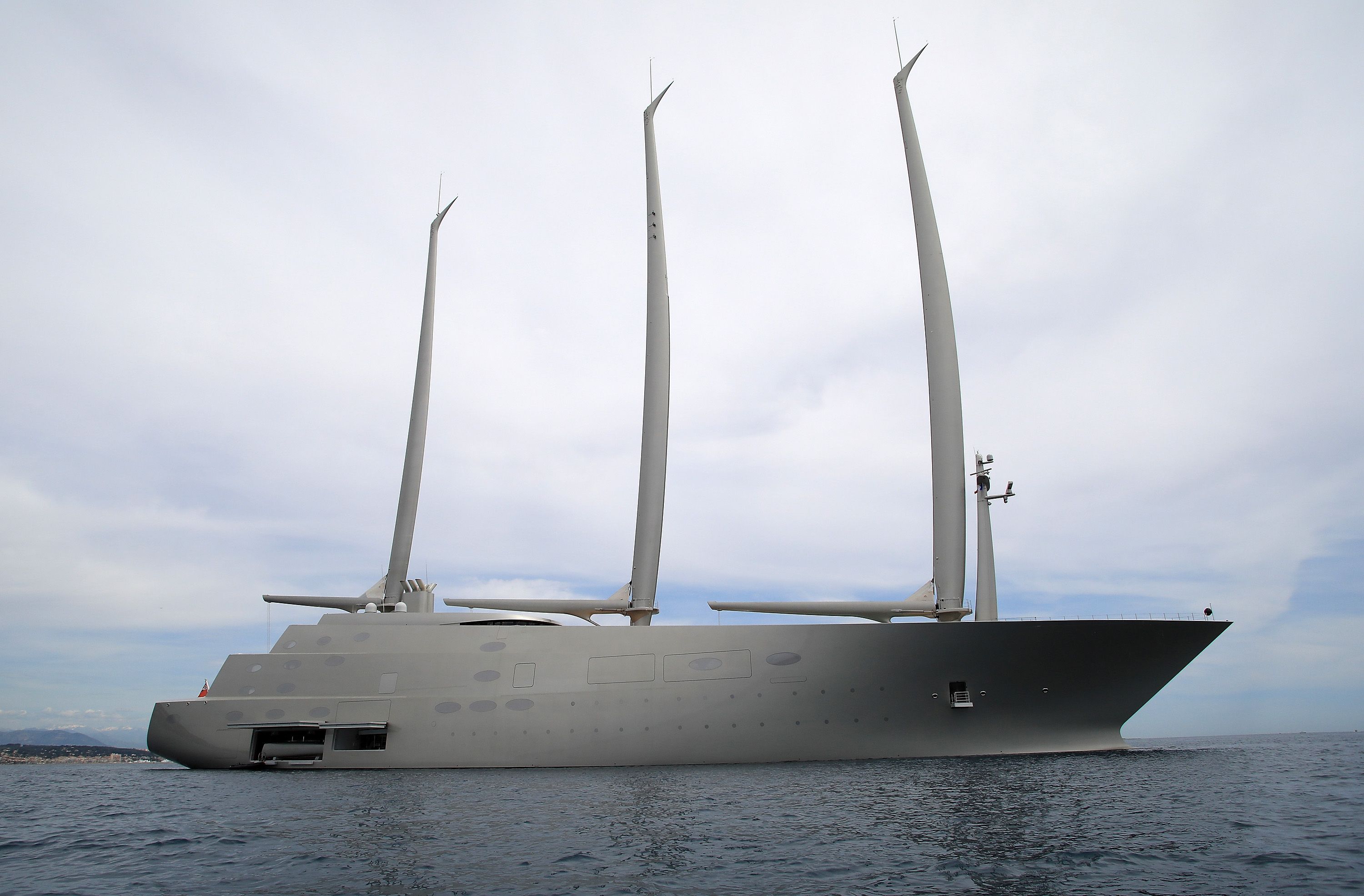 Enorme Barca a Vela Modello Alluminio 48cm Nave Metallo Argento Nuovo 