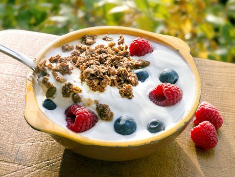 yoghurt, granola, berries
