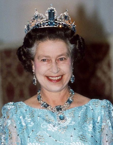 英國女王也收藏！三月份生日石：海水藍寶aquamarine珠寶推薦