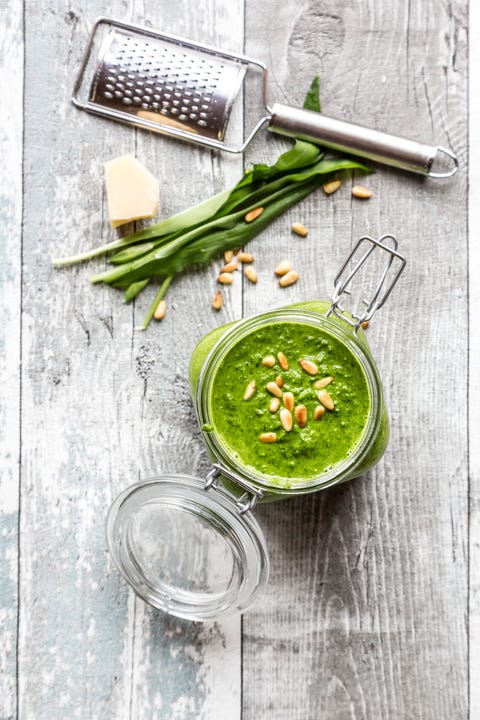 La ricetta originale del pesto alla genovese vi farà perdere la testa, e si prepara così