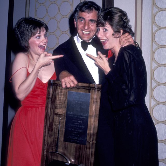 cindy williams, garry marshall e penny marshall foto di ron galellaron galella collection via getty images