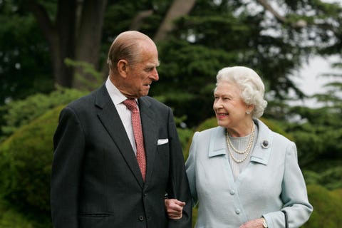 Queen & amp; Duke of Edinburgh Diamond Wedding Anniversary The UK Hampshire, dateless in this image, became available on November 18, 2007. Queen Elizabeth II, Prince Philip, and Duke of Edinburgh revisited the vast land, and the royal family spent their wedding night on the vast land to commemorate the Diamond Wedding Anniversary on November 20th. Photograph of Count Mountbatten with images of Tim Grahageti, the former home of Prince Phillips' uncle, Hampshire, November 1947.