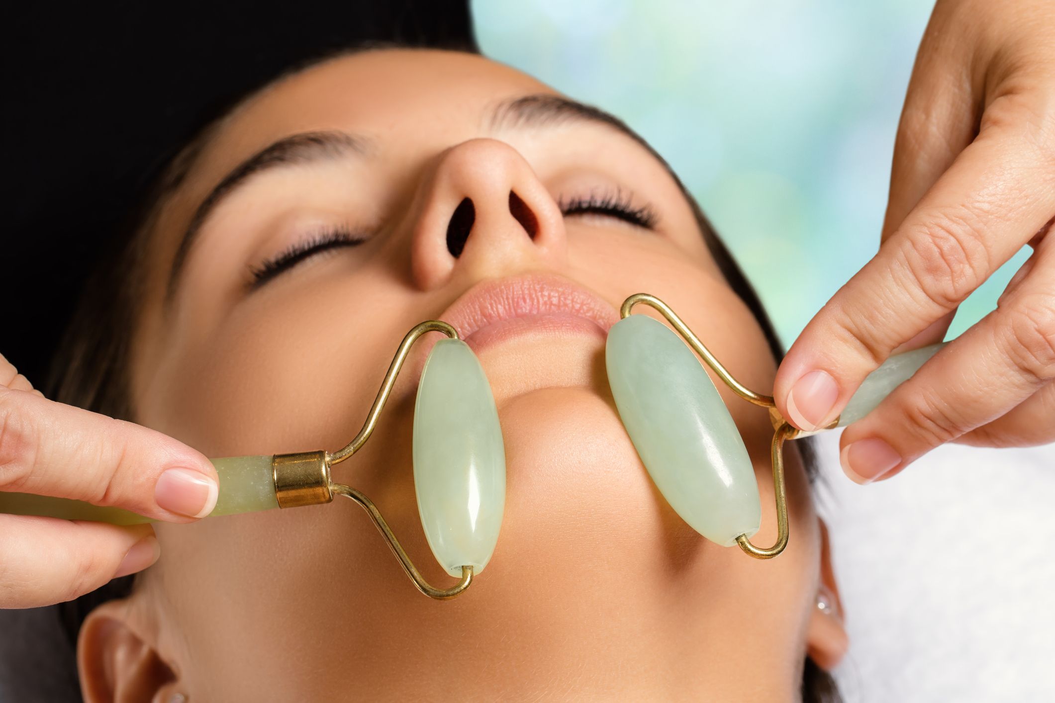 the-benefits-of-a-facial-jade-roller-and-how-to-use-it