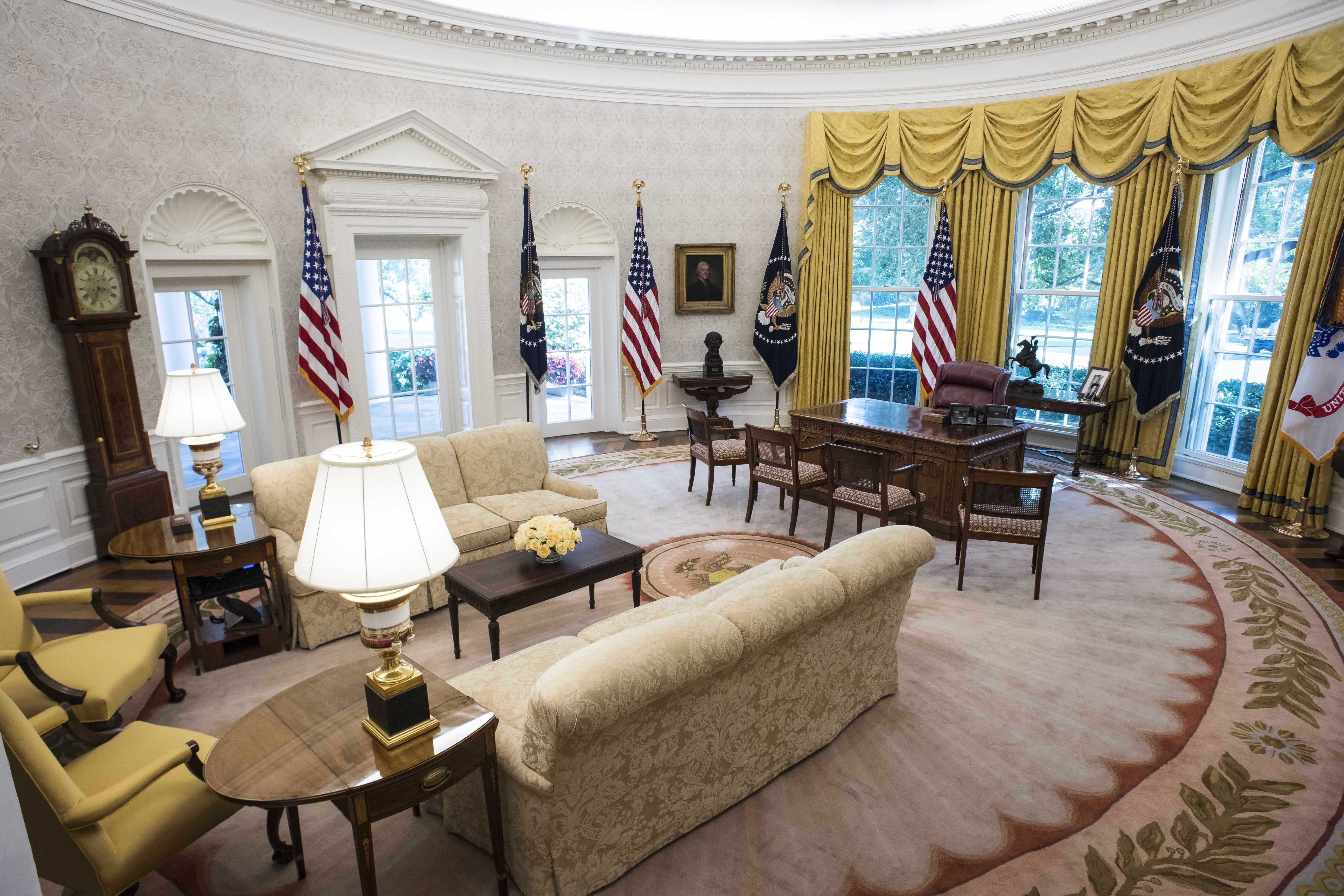 Oval Office Decor Changes In The Last 50 Years Pictures Of The Oval From Every Presidency