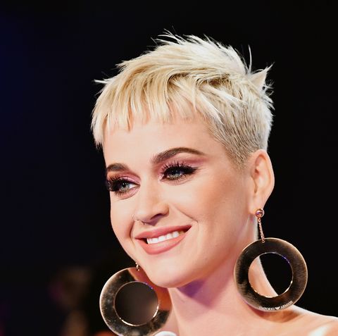 Katy Perry Got Long Blonde Hair And Looks Completely Different