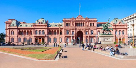 Building, Palace, Public space, City, Human settlement, Landmark, Town square, Plaza, Architecture, Official residence, 