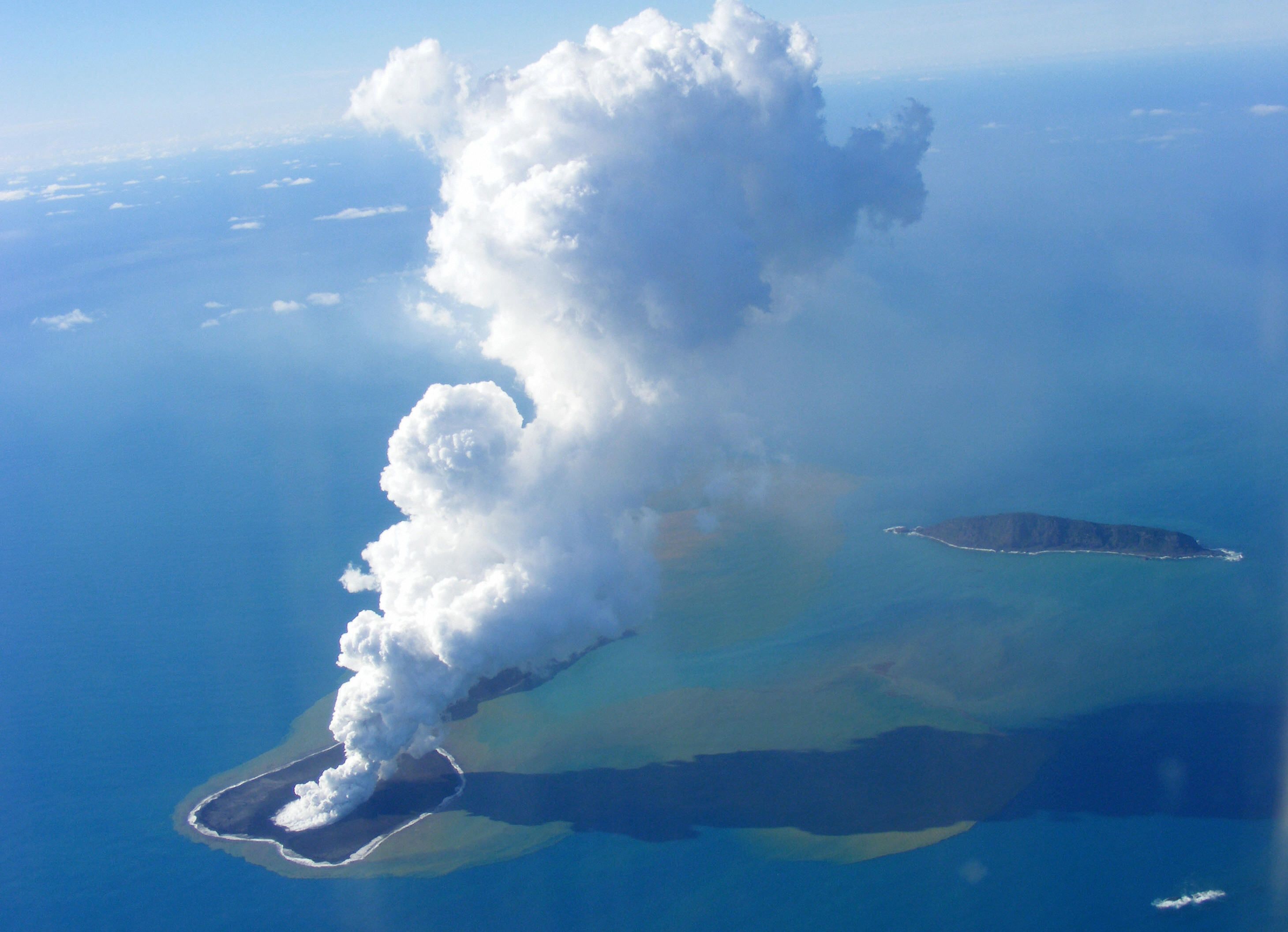 Вулканический остров в тихом океане. Подводного вулкана Хунга-Тонга-Хунга-Хаапай. Подводный вулкан Кавио барат. Извержение вулкана Тонга. Извержение вулкана Хунга-Тонга-Хунга-Хаапай.