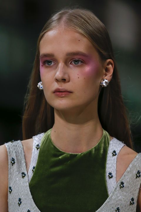 Spring's Most Arresting Makeup Com es in a Spectrum of Pastels