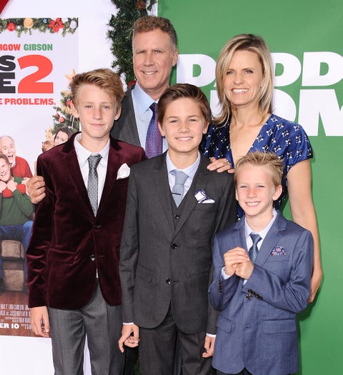 westwood, ca noviembre 05 el actor will ferrell, su esposa viveca paulin y sus hijos magnus paulin ferrell, mattias paulin ferrell y axel paulin ferrell asisten al estreno de daddys home 2 en el teatro regency village el 5 de noviembre, 2017 en westwood, california photo by jason laverisfilmmagic