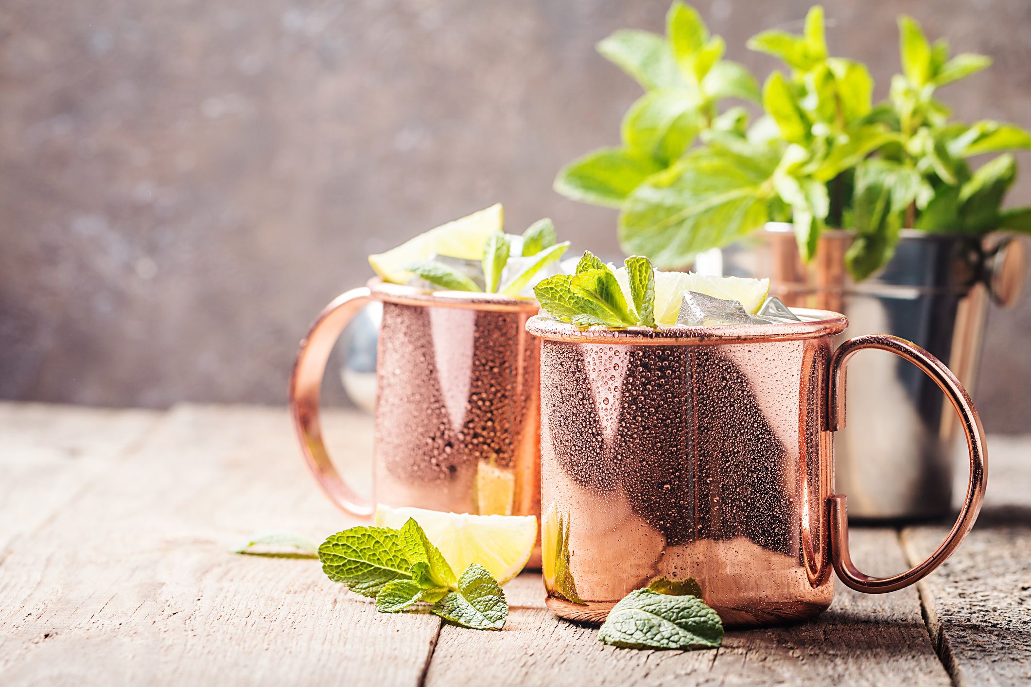 Upkey Moscow Mule Copper Mugs Set of 4 Moscow Mule Cups Copper Cocktail Drinking Mug Kitchen Cup 16 oz Copper Cups with 4 Cocktail Copper Straws for Dining Entertaining Bar Moscow Mule Gift Set