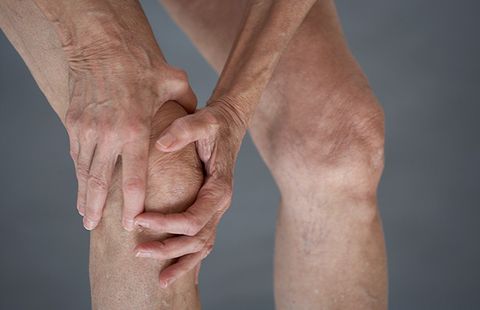 knee weakness and sciatica