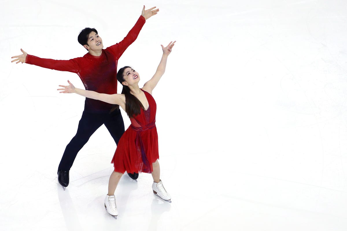 ice-dancing-vs-figure-skating-explained-what-is-the-difference